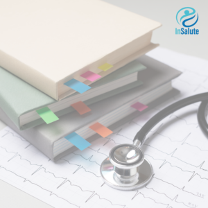 Immagine di diverse agende, di uno stetoscopio e una cartella clinica, in rappresentazione della Medicina del Lavoro.
